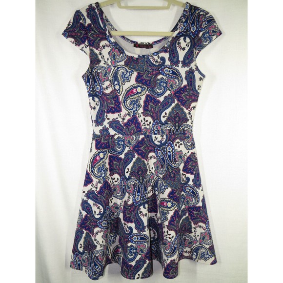 Myth Women's Paisly Print Textured Cap Sleeve Fit And Flare Dress Size Small - Picture 3 of 5